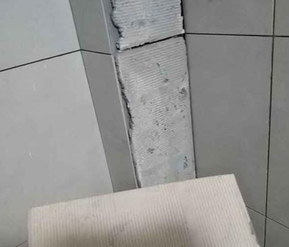 天等瓷砖空鼓维修公司分享下厨房瓷砖脱落的补救措施。